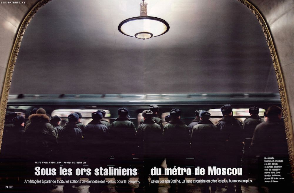SOUS LES ORS STALINIENS DU MÉTRO DE MOSCOU